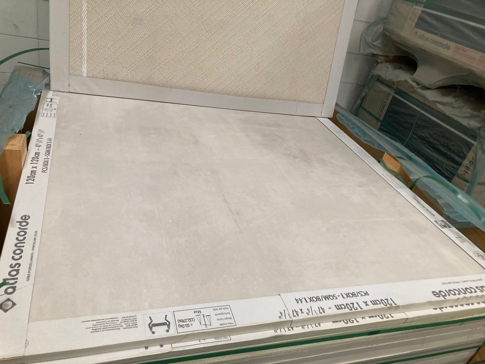 Boost white 120x120x2 rect. kalibrovaná dlažba na terče (Atlas Concorde), II. jakost