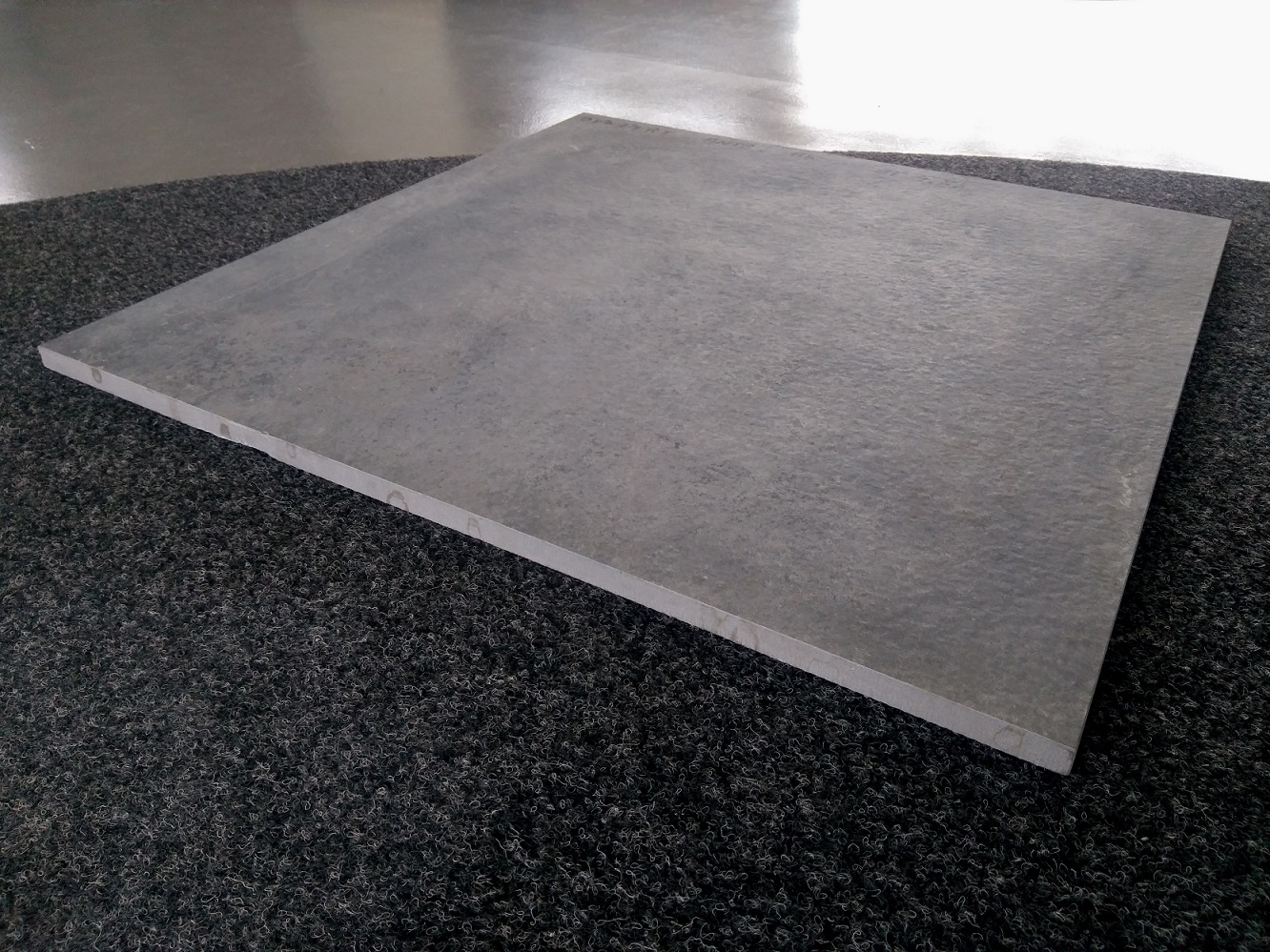 Overland Antracite 80x80x2 rect. kalibrovaná dlažba na terče (Novabell), II. jakost